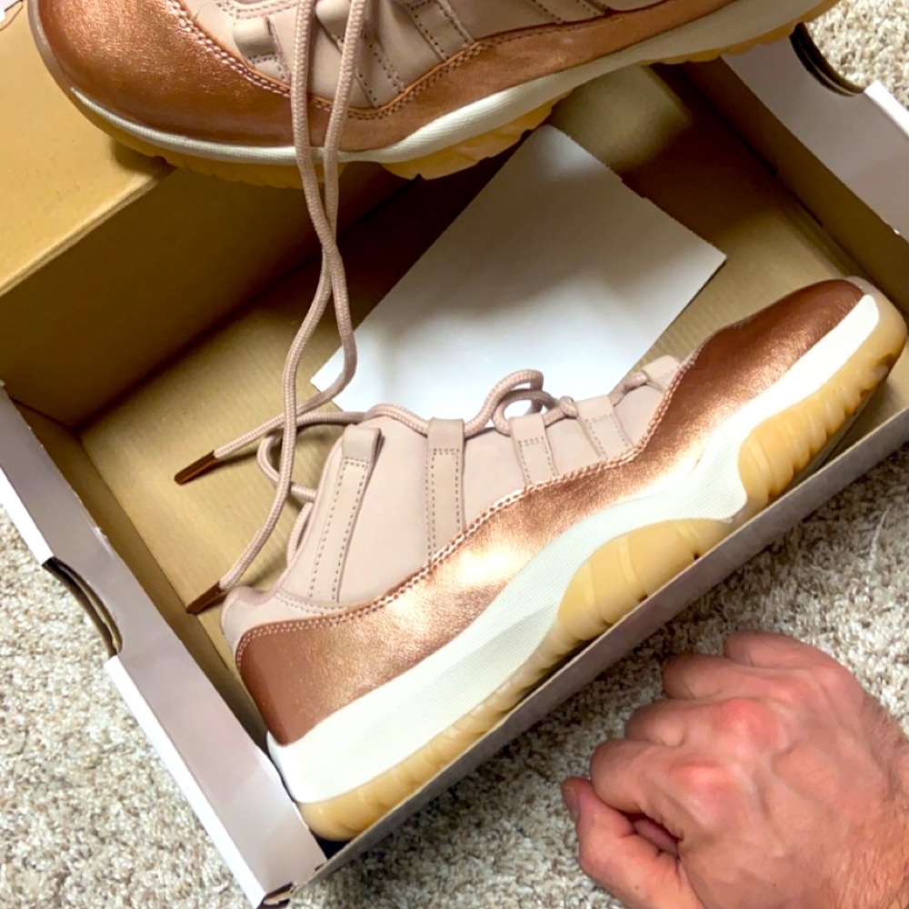 ROSE GOLD Jordan 11